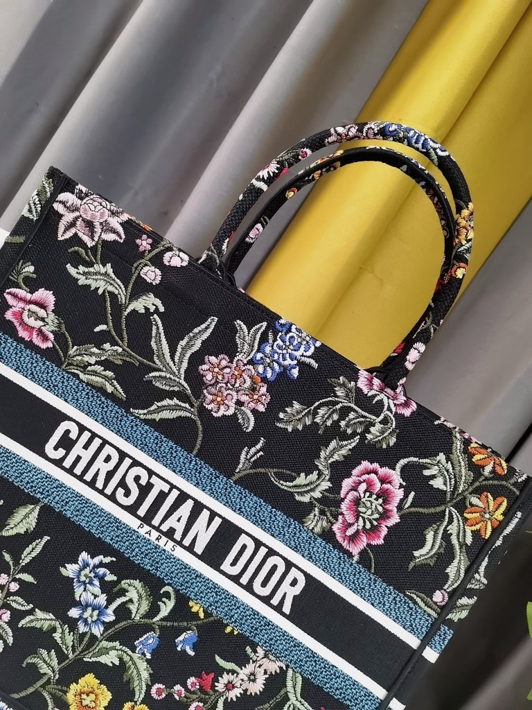 Christian Dior Shopping Bags